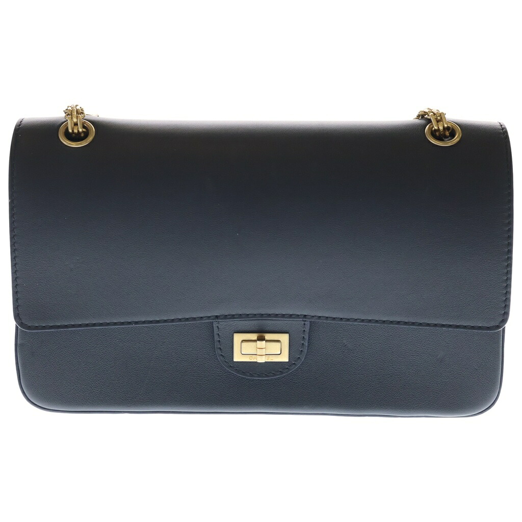 CHANEL(シャネル) 2.55 メダルチャーム レザー Wフラップ Wチェーン ショルダーバッグ ネイビー ゴールド金具 26番台【中古】【程度B】【カラーネイビー】【取扱店舗渋谷】｜ブランド買取・販売　BRING