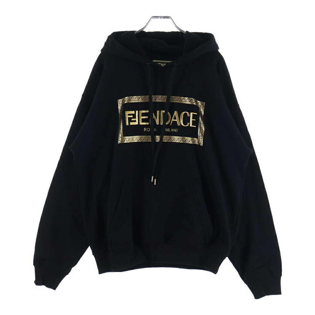 FENDI(フェンディ) サイズ:M &times;VERSACE フロントFENDACE ロゴプリント プルオーバースウェットフーディー ブラック/ゴールド 12CPF-22-103【中古】【程度A】【カラーブラック】【取扱店舗BRING札幌店】｜ブランド買取・販売　BRING