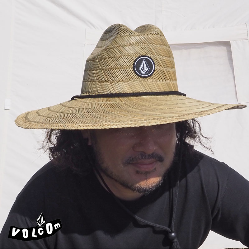 Volcom ボルコム ハット Quarter Straw Hat D ストローハット メンズ レディース 帽子 かんかん帽 麦わら帽子 生命ガードハット 天然草 アウトドア キャンプ レジャー 海 山 おしゃれ サーフィン サーフ 夏 通気性が良く惜しみ無いツバで日影を作ってくれる麦わら