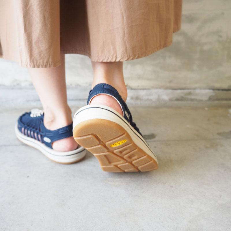 キーンサンダルレディースユニークKEENUNEEKCANVAS1026232キャンバススポサン靴シューズコンフォートスニーカーNAVYBIRCHネイビーバーチキャンプレジャーアウトドアスポーツナチュラルカジュアルおしゃれ水陸両用