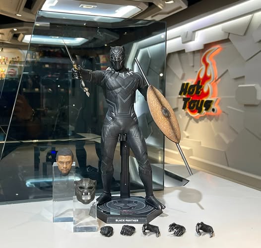 ホットトイズ MMS671 ブラックパンサー（オリジナル・スーツ