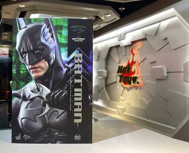 楽天市場】「新品・在庫」Hottoys ホットトイズVGM65『バットマン