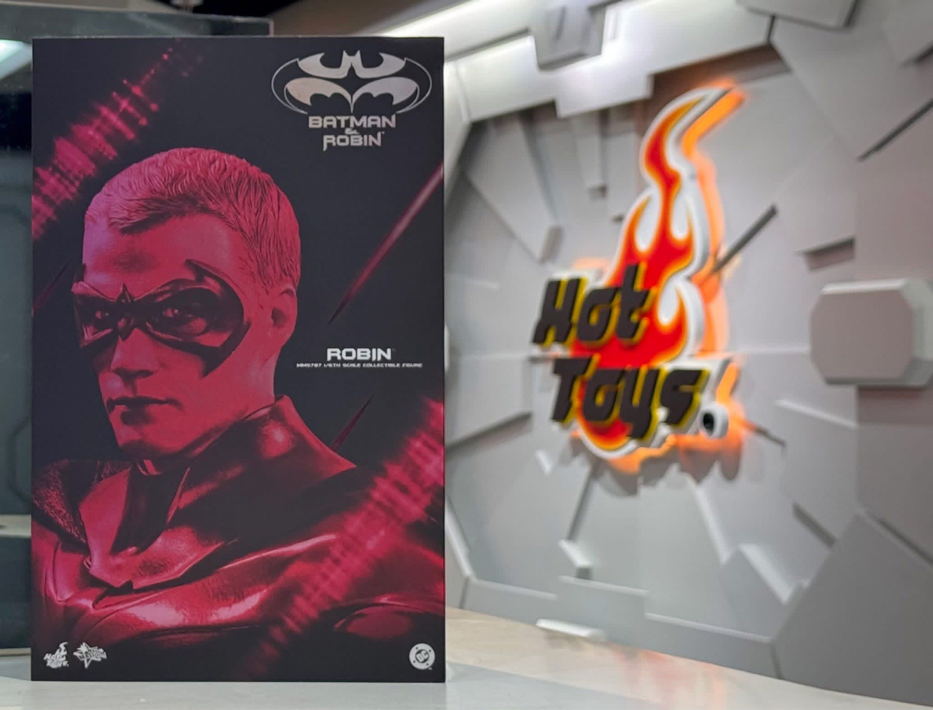 「新品・在庫」ホットトイズ MMS787 『バットマン & ロビン Mr.フリーズの逆襲』 ロビン 1/6フィギュア　Batman & Robin｜ブラザーズ・ホビー