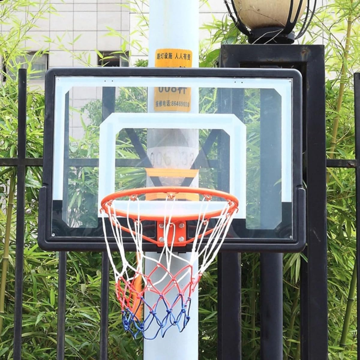 バスケットゴール フェンス 電柱 よくできたバスケットボールのフープとゴール 屋内屋外スポーツの十代の若者たちのバスケットボール板, 電柱 フェンス｜ペットブラザー