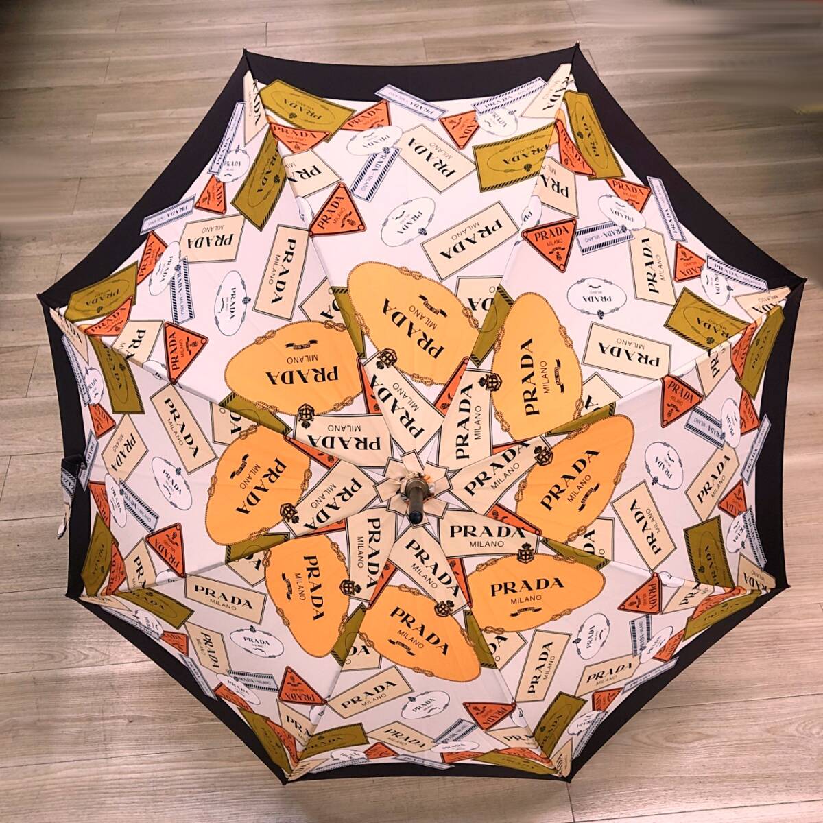 【中古】プラダ PRADA 傘 雨傘 アンブレラ 雨具 長傘 ロゴモチーフ 総柄 ウッド 木製 ハンドル 全長92cm レディース イタリア製 144745|ブランドショップキララ店