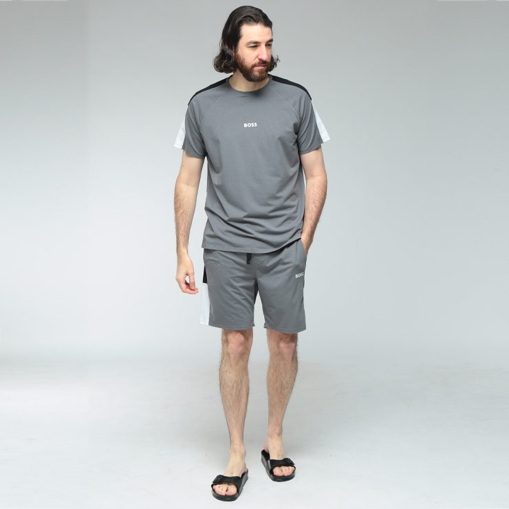 ヒューゴボスメンズ セットアップ 半袖 ショートパンツ HUGO BOSS ロゴ サイドライン Tシャツ ショーツ 上下セット HBU50557587 ブランド セットアイテム グレー｜大きいサイズのサカゼン