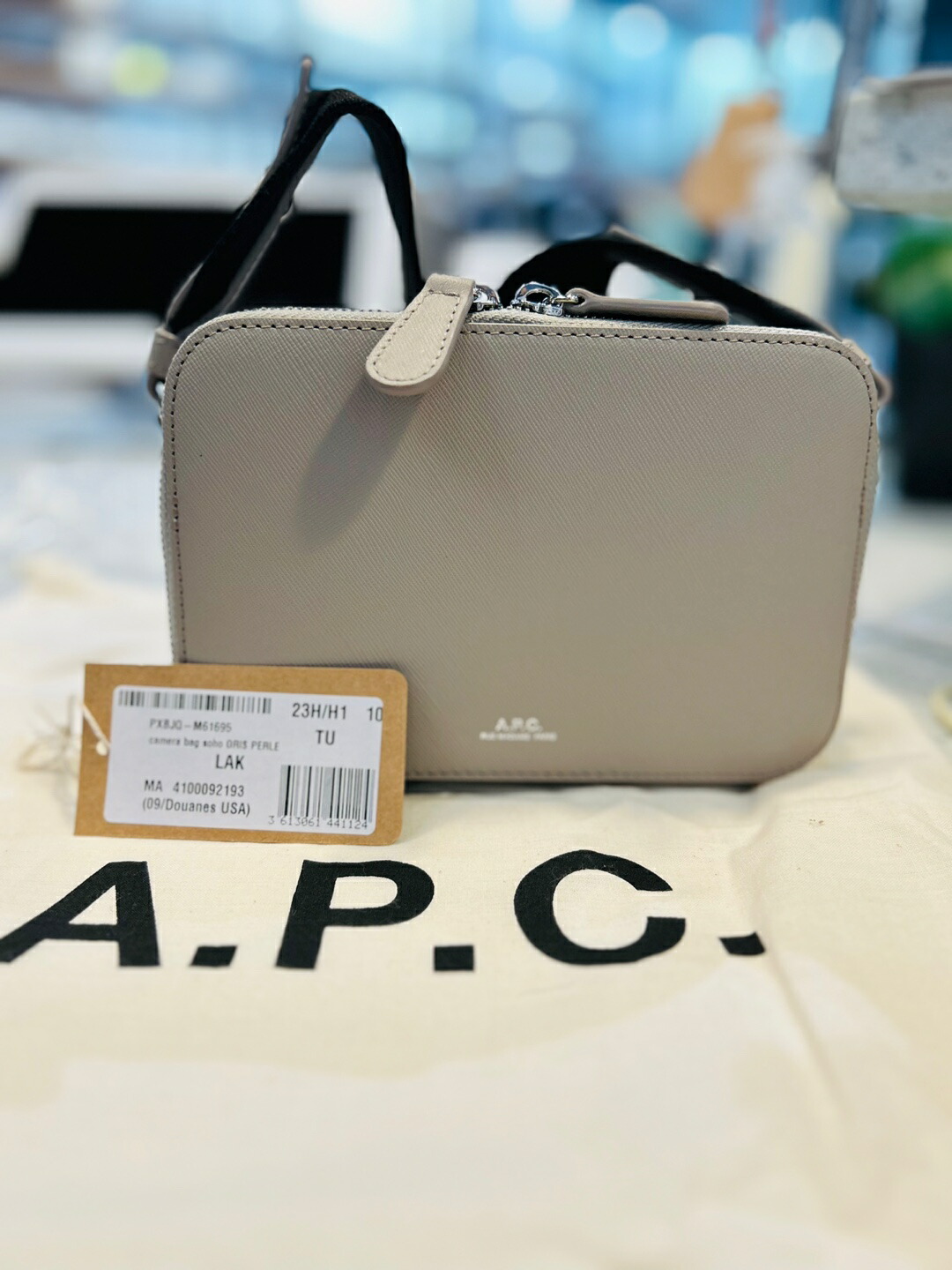A.P.C |  アーペーセー APC 肩肉付 写真機うしろ側 PXBJQ-M61695 レデイーズファッション はりつけ台付き添い人【貨物輸送無料】【外国で通信販売】【定め事品】