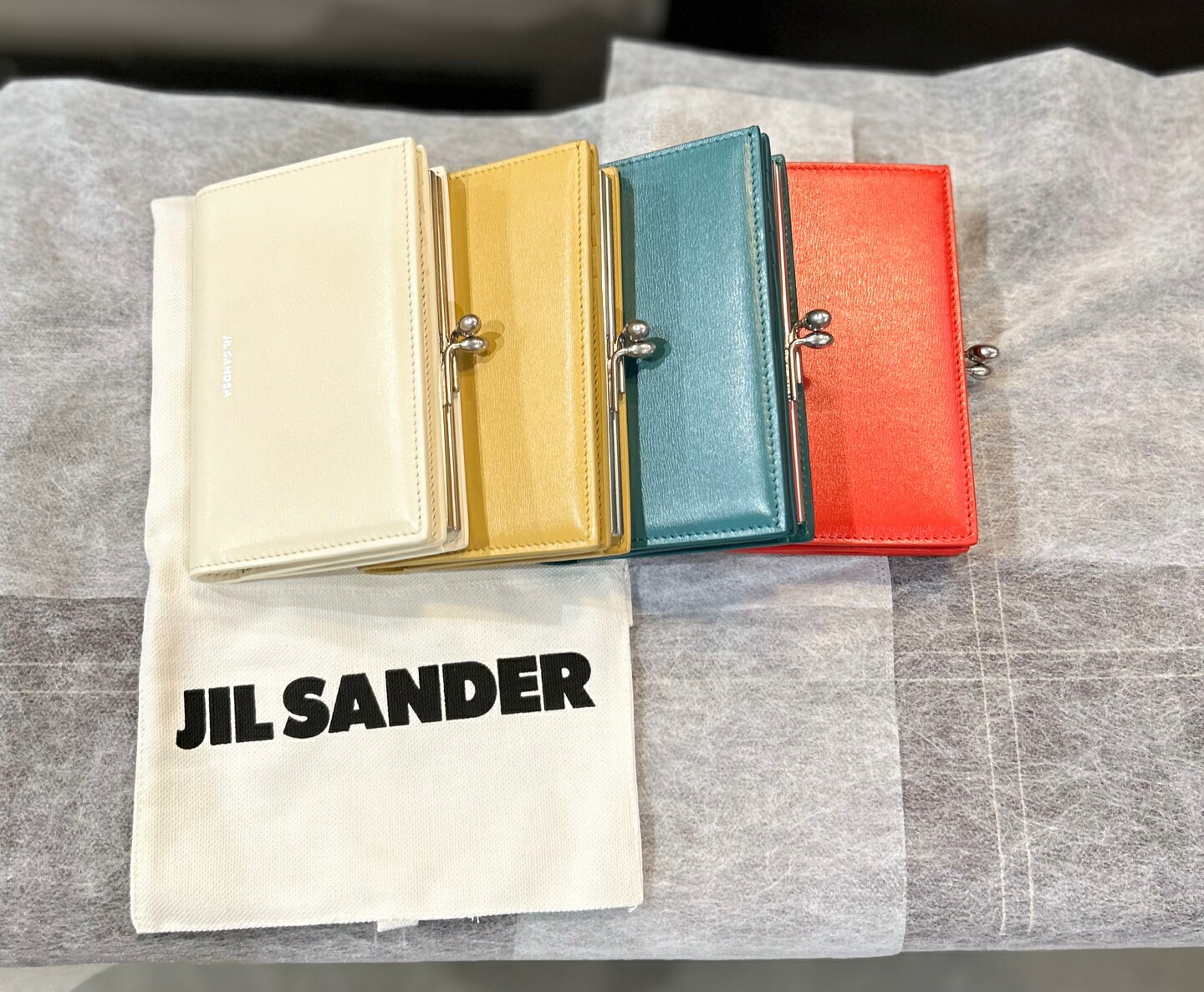 送料関税無料★人気ブランド【JIL SANDER】二つ折り財布 ジルサンダー JIL SANDER 財布 二つ折り レディース がま口 本革
