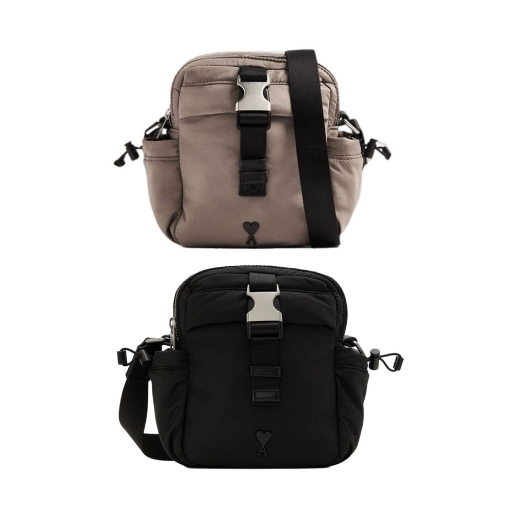 AMI(アミ)ハートロゴメッセンジャーバッグ/正規品/関税込/送料込 Ami - Canvas Ami De Coeur MESSENGER BAG | HBX - Globally