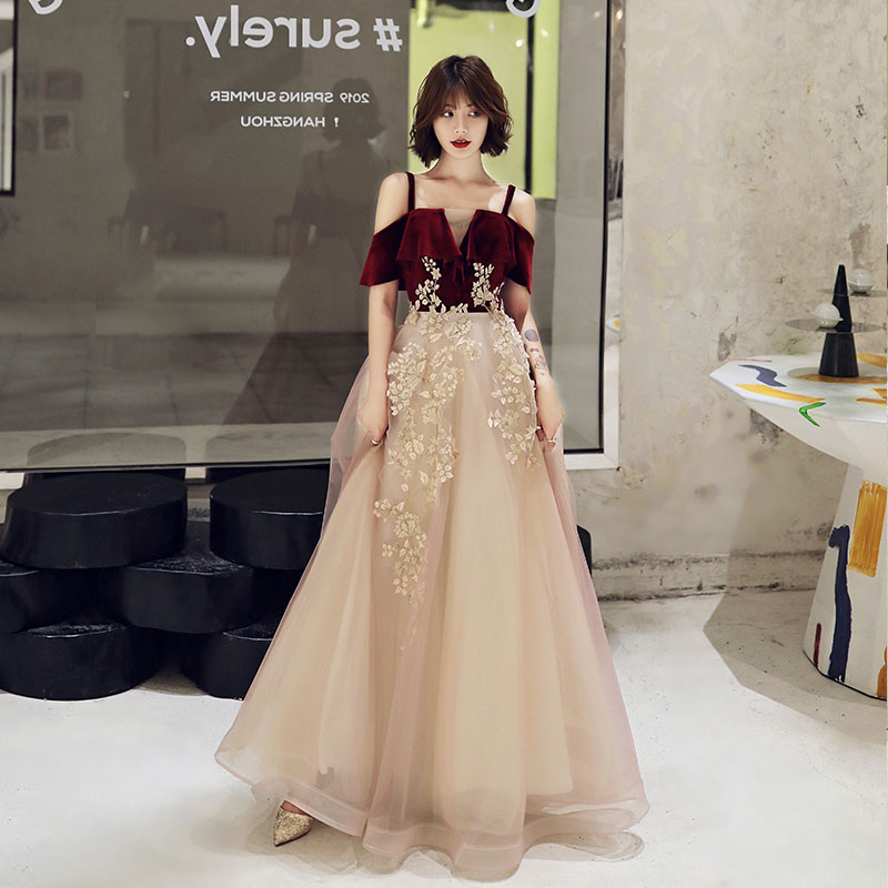 ウェディングドレス 色つや御召しもの ロング御召しもの 花嫁御寮 二次会御召しもの 華燭の典御召しもの フォーマル 告げ知らせる会御召しもの 掻きならす会 寄りあい御召しもの A伝達ルート御召しもの 赤 赤いこと うつり変わり 体型覆いかぶせる 上演御召しもの 好いたらしい 華燭の典 逢魔が時御召しもの 交歓会 音楽会 カクテル御召しもの