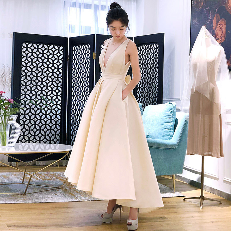 海外挙式ドレス 二次会 Vネック Aラインドレス 花嫁 結婚式 ロングワンピース バックレス セクシー ウェディングドレス シンプル 着痩せ ロングドレス オーダーメイドも可能 蝶結び おしゃれ 前撮り 披露宴 パーティードレス 女子会 成人式 ビーチフォト｜TWOCAT