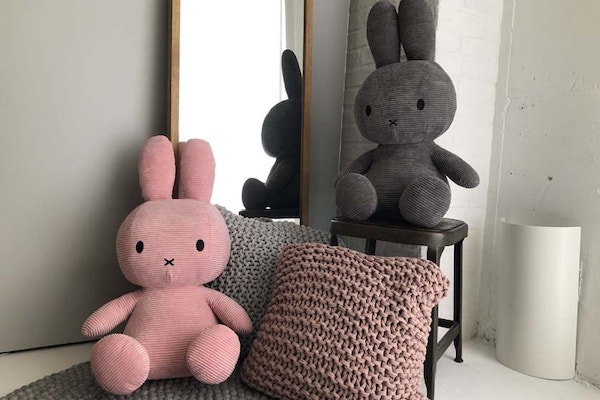 50cm Miffy Corduroy 50cm ミッフィー コーデュロイ ぬいぐるみ 50cm おしゃれ かわいい 人形 カラー グッズ コールテン ボントントイズ Btt 001 キャラクター ビロード 生地 大人 インテリア Bon Ton Toys ミッフィ うさぎ 動物 キッズ Ocrmglobal Com