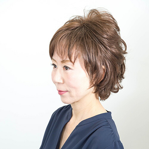 送料無料 東京銀座サロン ウィッグ フルウィッグ Kazue ポイント10倍 贈り物美容 コスメ 香水 かつら ミセス ウィッグスタンド 専用ブラシ ネット ポーチ付き 全頭かつら ツイストスタイル ブラウン 高品質ウィッグ 女性 ツイストスタイル おばあさん