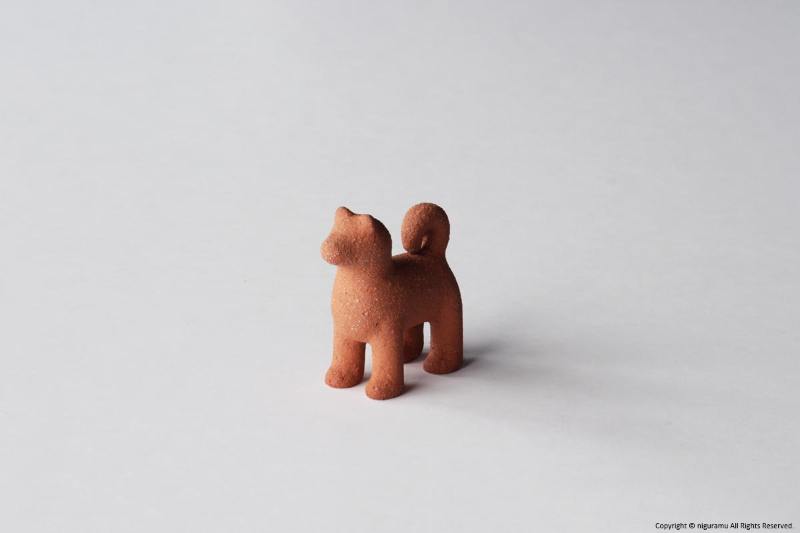 遠くをみつめる犬, 小 【 菊池俊治 】