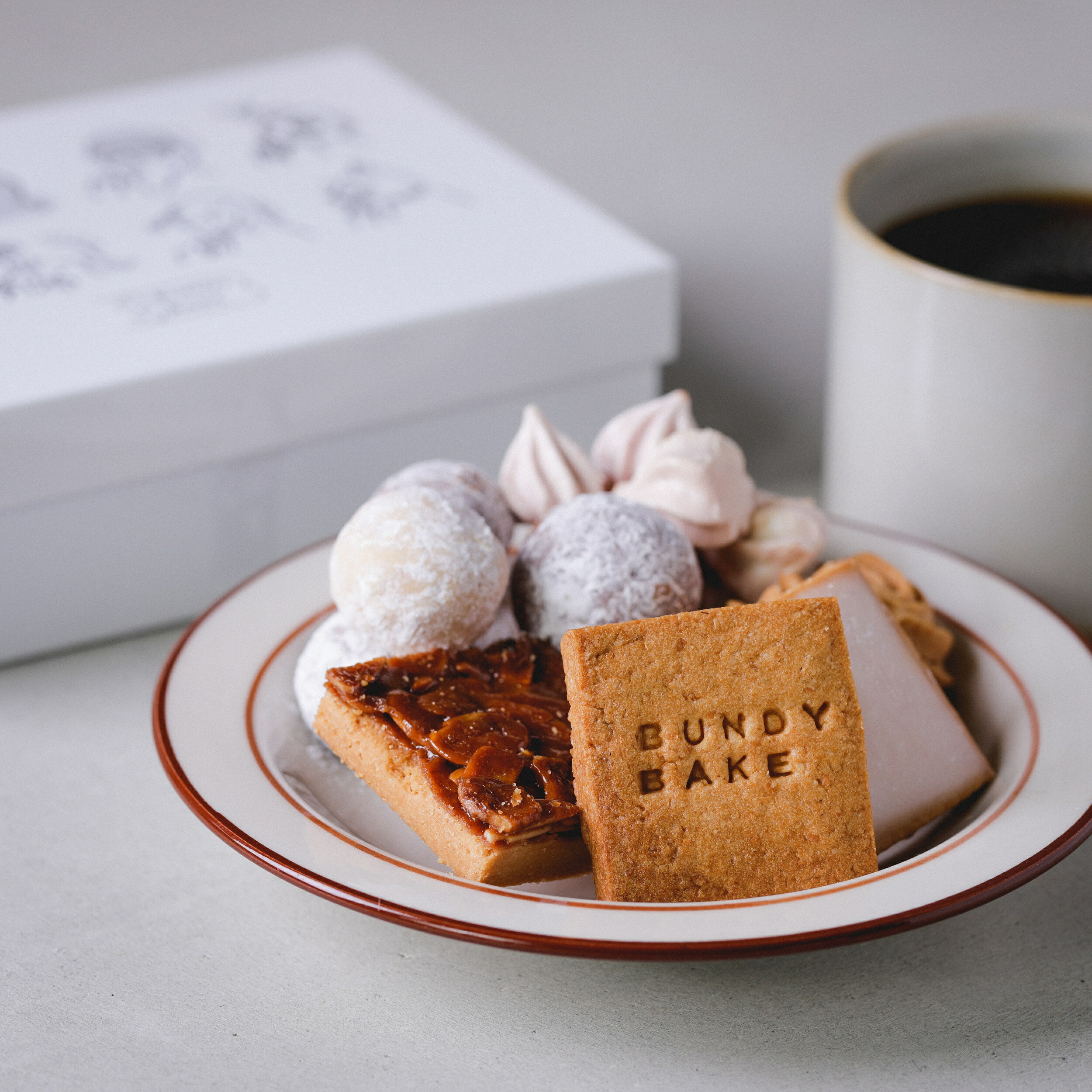 楽天市場 ギフト コーヒーのともだち お菓子詰め合わせ缶 お菓子 焼き菓子 お菓子缶 スペシャルティコーヒー 珈琲 スイーツ おしゃれ スイーツセット お菓子セット 洋菓子 クッキー 缶 お菓子詰め合わせ お菓子詰め合わせセット アソート 焼菓子 おうちカフェ