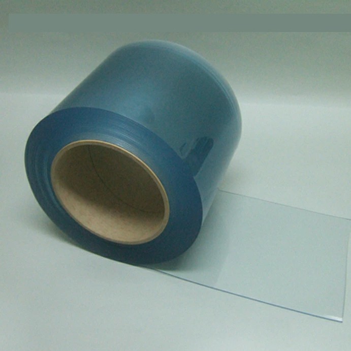 ストリップドアーシート（3ｍｍ&times;300ｍｍ）静電透明フラット30ｍ巻　幅300ｍｍ厚さ3ｍｍの静電防止透明のビニールカーテンです。幅が３００ｍｍのビニールカーテンですので、フォークリフトやハンドリフターの通過する開口部の間仕切りとしてご利用ください。｜文化シヤッターテクノ店
