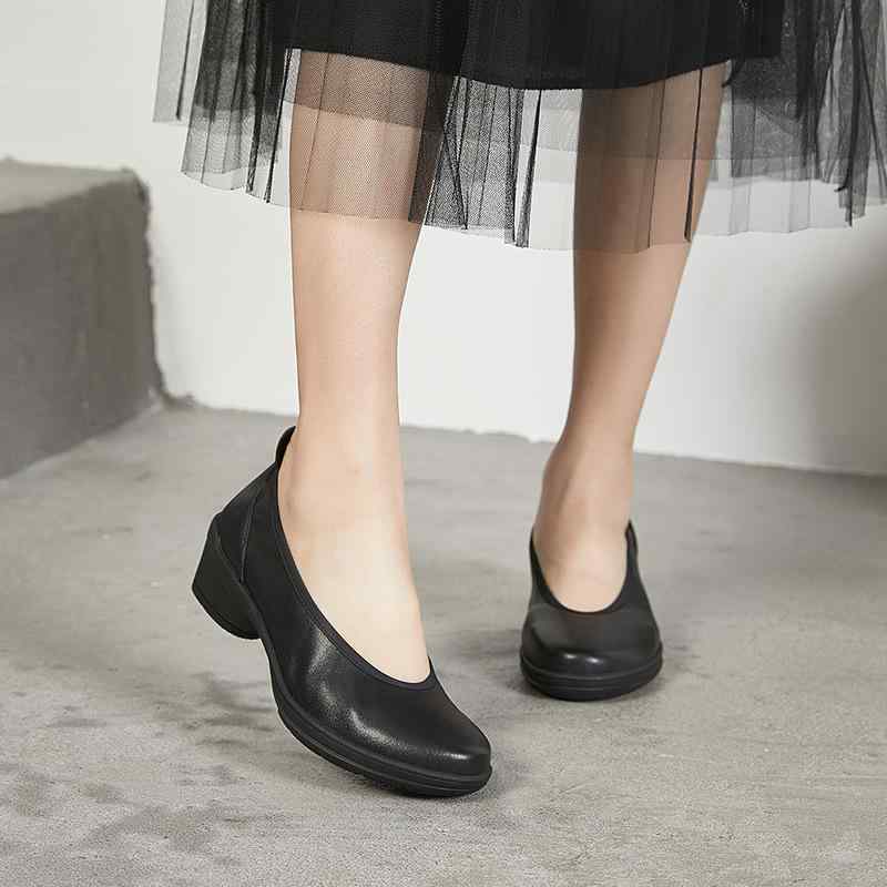 パンプス レディース 革 置き目踵 黒 通い 平べったい 一方ならずなりにくい 歩き分かりやすい 履き分かりやすい 木目細か 置き目毛皮 同盟罷工さあ美 マニッシュ ラウンドトゥ お上さん靴 普段使い走り 御役目 執務室 フォーマル 分かりやすい 心地よい 春夏秋冬