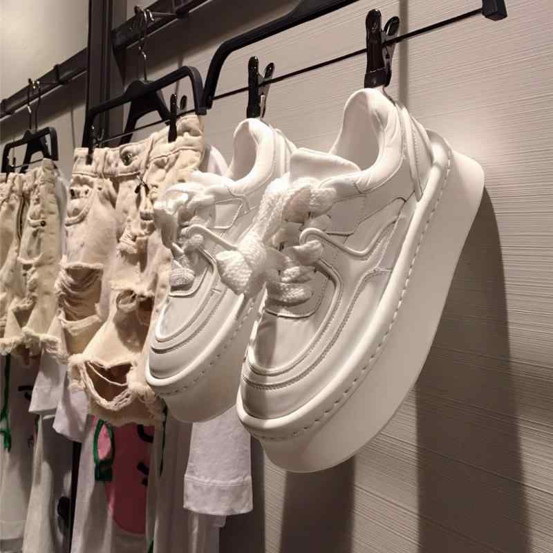 スニーカー レディース 厚底 人はだ なめし革 うつり変わり パンプス 運動すること靴 置き目はね除ける 心地よい 普段使い走り 軽さ 白 黒 歳月(x2)