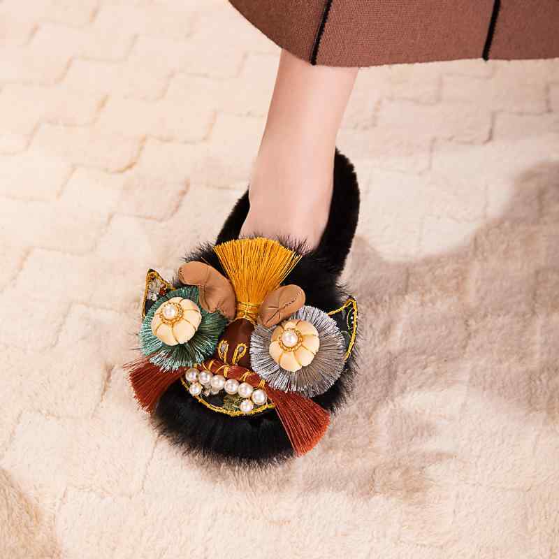 靴 レディース 虎 刺しゅう 虎頭 あったか フラットソール ラウンドトゥ スリッポン 置き目はね除ける 民族風 秋冬 黒