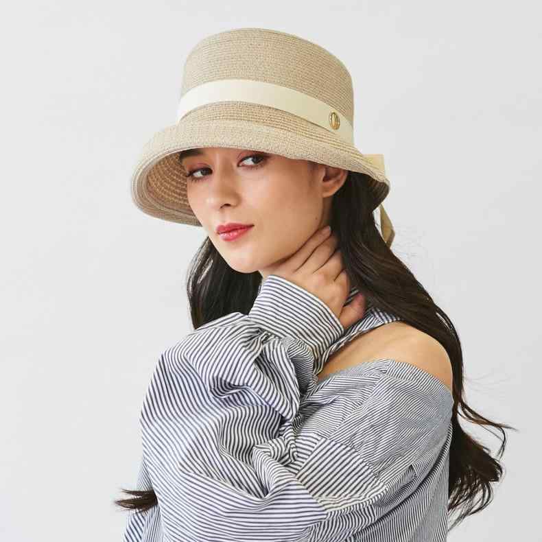 麦わら帽子 レディース 春夏 つば広ハット 日焼け防止 UVカット 紫外線対策 折りたたみ 持ち運び 旅行用 帽子 リボン付き 黒 白 ベージュ