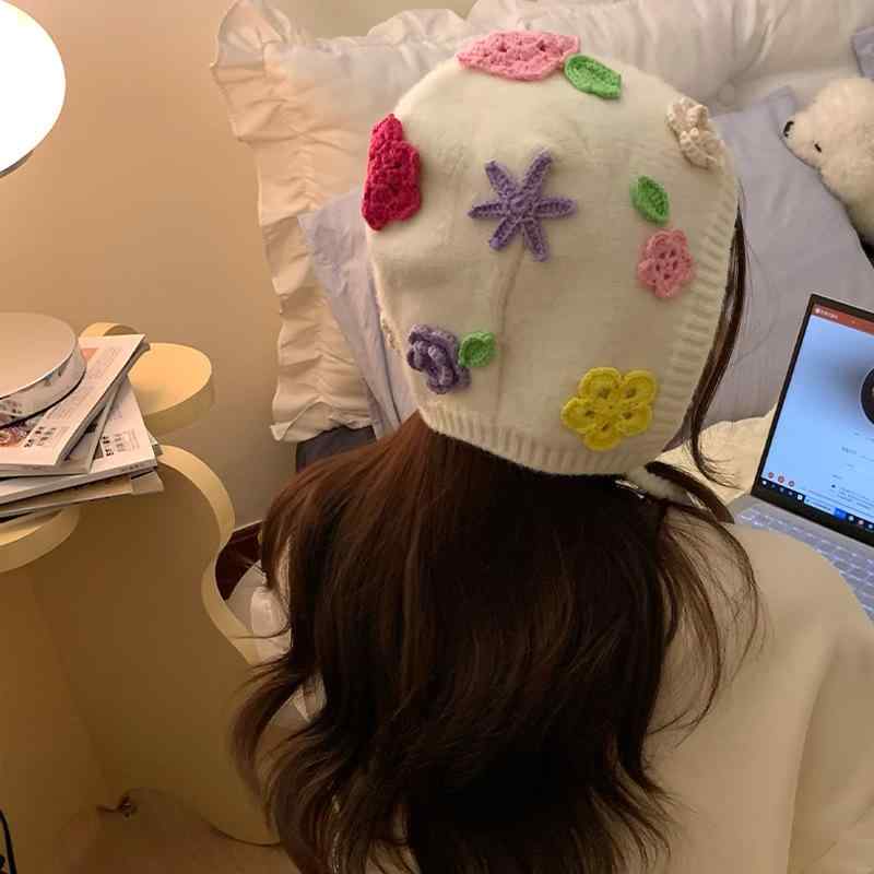 ニット帽 レディース かわいい 手編み 花柄 小顔効果 防寒 保温 秋冬 帽子 ビーニー 白 黒2