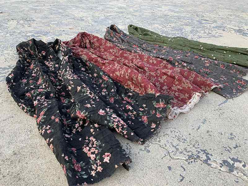 マフラー レディース メンズ 複合素材 コットン リネン 洗濯加工 花柄 ストール 秋冬 防寒 灰色系 赤色系 黒色系 緑色系2