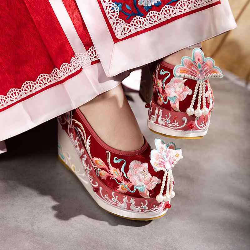 靴 レディース 漢服 シューズ 厚底 刺しゅう 刺・墸 花柄 タッセル付き添い人 歳月 赤 白