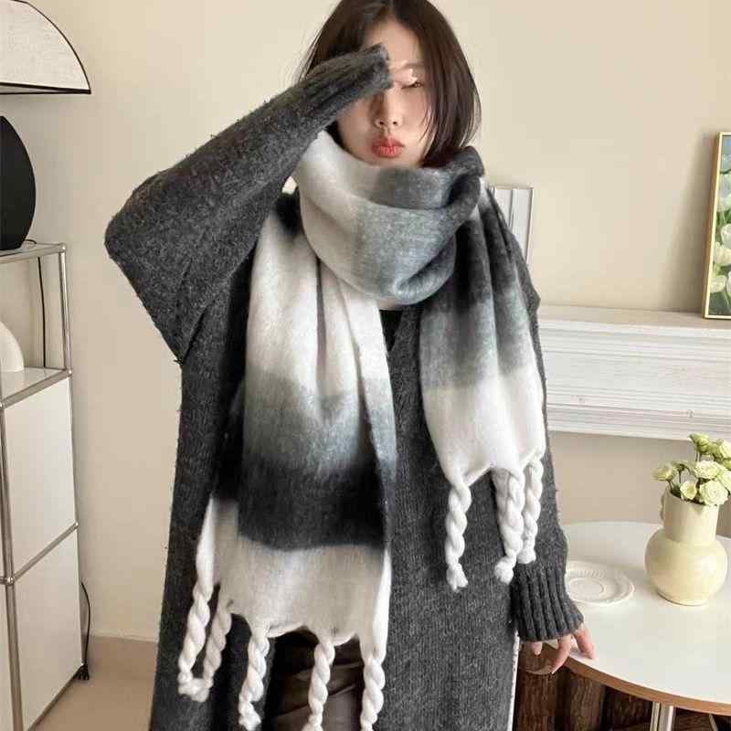 マフラー レディース 豪華感 保温 グラデーション 厚手 ショール ストール ネックウォーマー 秋冬 男女兼用 普段使い 白 個性 風潮 175cm以上 ポリエステル 繊維2