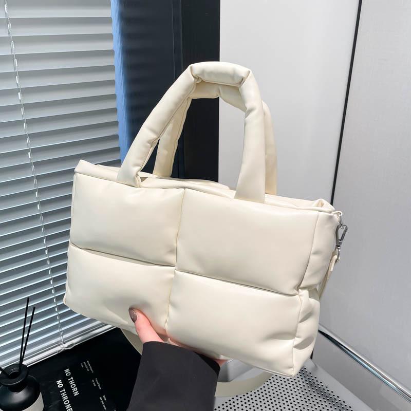 トートバッグ レディース シンプル 小さめ 軽量 パッド 鞄 ソフト PUレザー 中綿 無地 シルバー シルバー