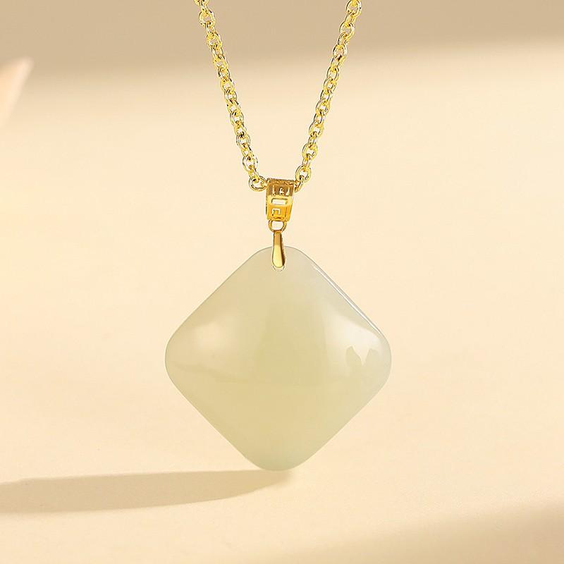 ネックレス レディース 和田玉 ペンダント 18K ゴールド スクエア 鎖骨 チェーン シンプル 豪華感 エレガント アクセサリー 通勤 通学 結婚式 パーティー ギフト