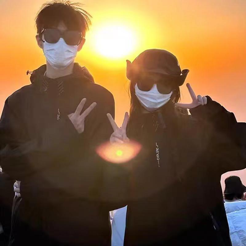マウンテンパーカー 春秋 男女兼用 薄手 フード付き アウター アウトドア 登山 防風 防水 ポリエステル 黒 ブラック ピンク 紫 パープル M L XL 2L 3L