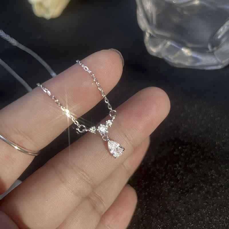 ネックレス レディース シルバー925 水滴 ドロップ ペンダント 鎖骨 チェーン エレガント 豪華感 プラチナメッキ 十字チェーン かわいい 上品 清潔感 クロスチェーン