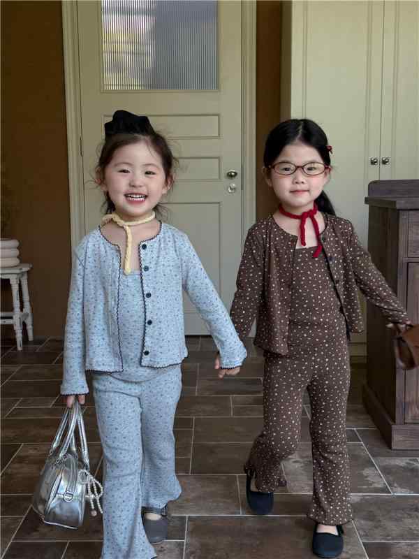 子供服 女の子 パンツセット 3点セット 韓国子供服 長袖花柄トップス カーディガン 長ズボン かわいい ガールズ 上下セット 普段着 おしゃれ ミドル丈 90 100 110 120 130 140 150