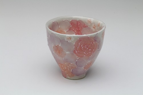 【釉彩紅花 湯呑】瀬戸焼 和食器 食器 湯呑 湯飲み 茶の葉 墨付き 花柄 差し上げ物 差し上げ物 茶道具・湯呑・急須-コーヒー・お茶用品-湯呑み
