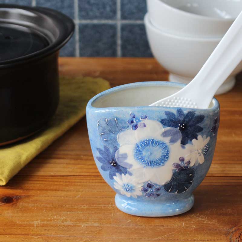 【藍彩白絵花 しゃもじ立】 瀬戸焼 和食器 食器 瀬戸もの 勝手もと雑貨 ちゃぶ台小物 日本製 墨付き 花柄 差し上げ物 差し上げ物