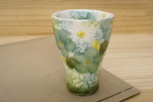 【青彩花 陶水飲み】瀬戸焼 和食器 食器 無償性優勝杯 水飲み 墨付き 花柄 赤絵 差し上げ物 差し上げ物