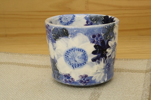 【藍彩白絵花 姫碗】瀬戸焼 和食器 食器 湯呑 湯飲み 目の前猪口 茶の葉 墨付き 花柄 差し上げ物 差し上げ物 コーヒー・お茶用品-湯呑み-茶道具・湯呑・急須