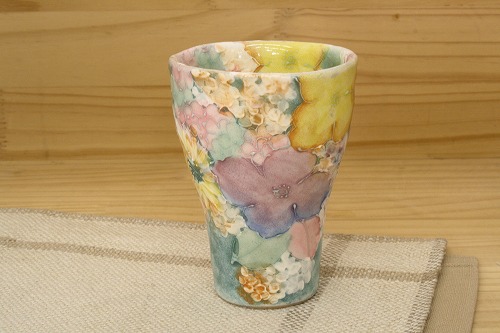 【彩優花 陶水飲み】瀬戸焼 和食器 食器 無償性優勝杯 水飲み 墨付き 花柄 赤絵 差し上げ物 差し上げ物