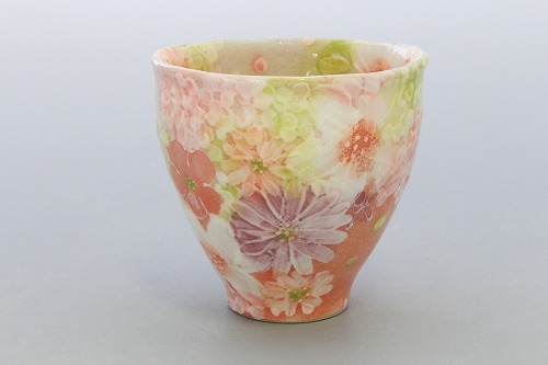 【紅彩花雅　湯呑】瀬戸焼 和食器 食器 湯呑 湯飲み お茶 手描き 花柄 プレゼント 贈り物