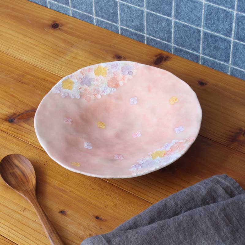 小花一珍　パスタ皿（紅）　径24cm 瀬戸焼 和食器 食器 プレート メインプレート 盛皿 手描き 花柄 プレゼント 贈り物 普段使い 日本製