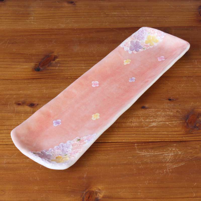 小花一珍　長角皿（紅）　37cm 瀬戸焼 和食器 食器 長角皿 長皿 サンマ皿 ロングプレート 手描き 花柄 プレゼント 贈り物 普段使い 日本製 の商品写真