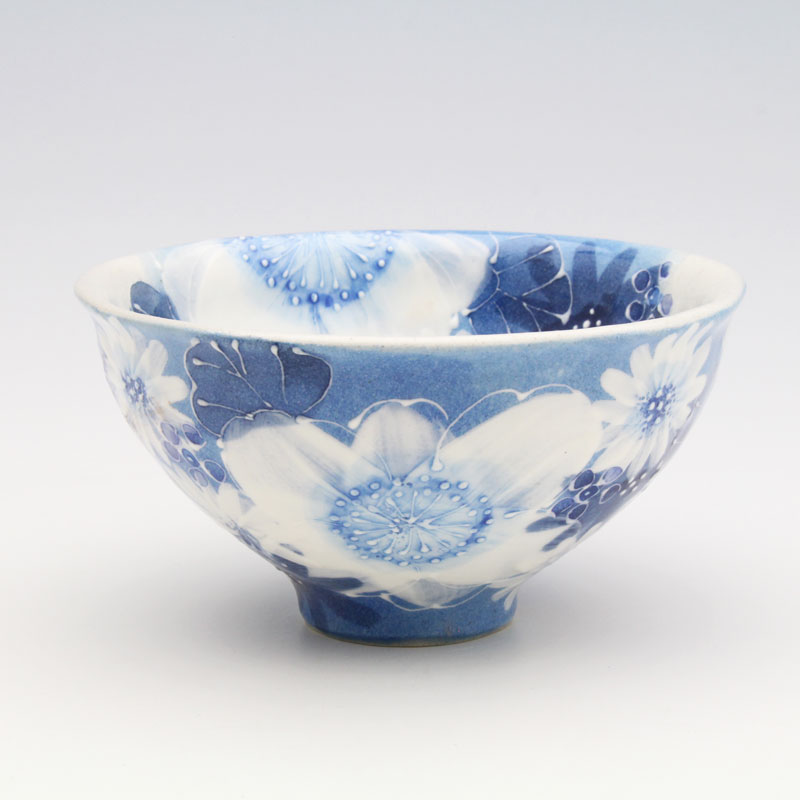 青色と白色の花模様の茶碗 楽天市場】【青彩白花 飯碗】瀬戸焼 和食器 食器 茶碗 手描き 花柄