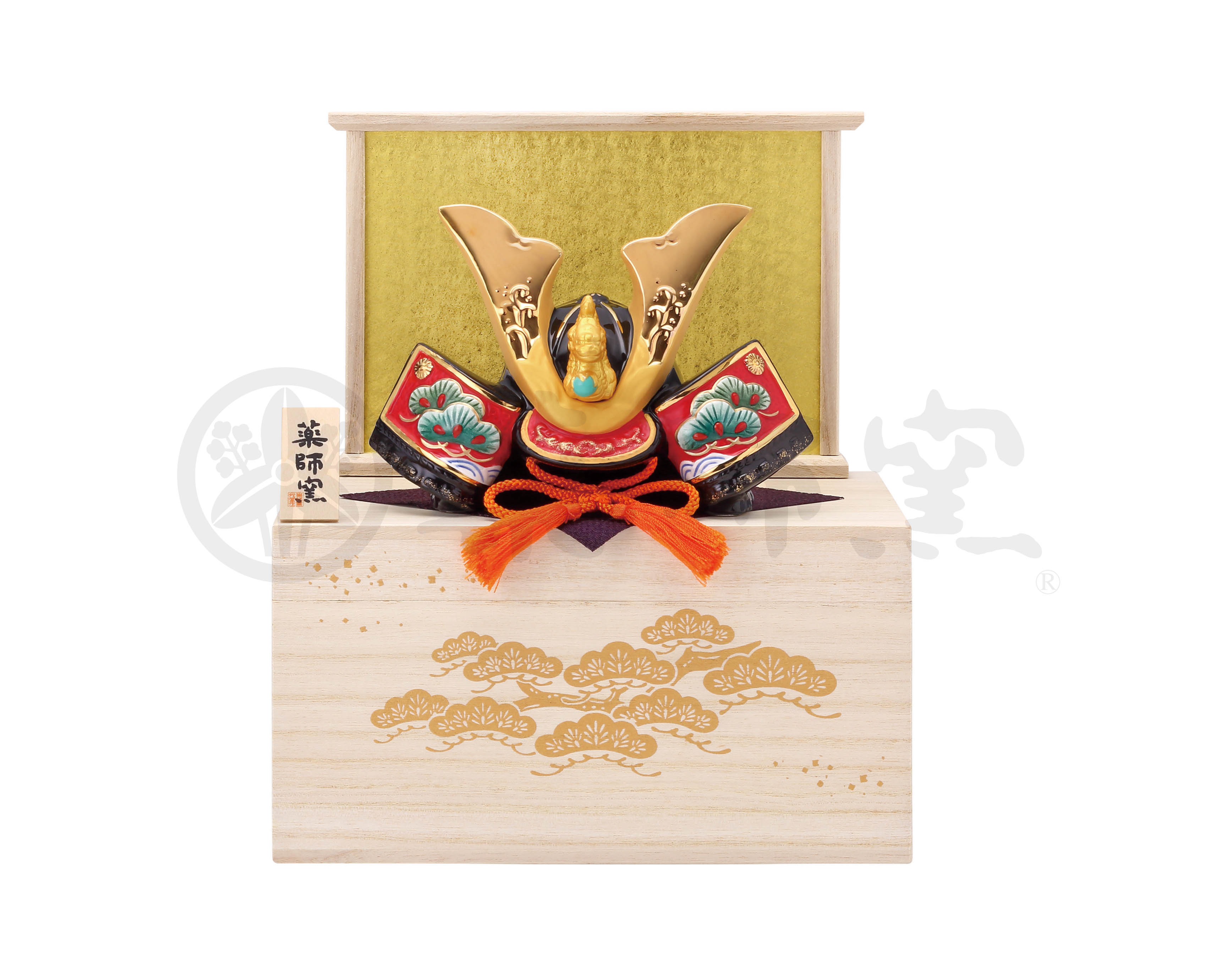 彩絵出世兜(若松金龍・収納桐箱台付)　5766