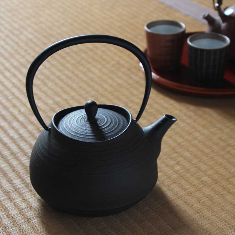 【南部鉄器】鉄瓶　刷毛目　1.0L 壱鋳堂 IH対応 直火可 やかん ケトル 鉄分補給 日本製 送料無料