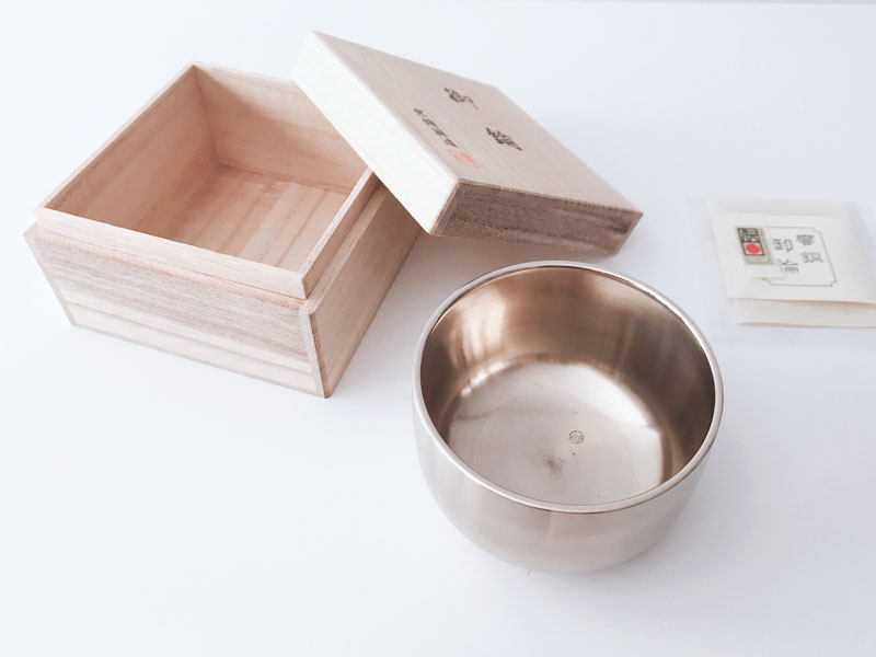 仏具 おりん 口径 2.5寸 りん リン 特上與印 深形 伝統的工芸品 凛 鈴 シルバー 銀色 宗派問いません 仏壇仏具 仏壇用 仏壇 モダン仏壇 現代仏具
