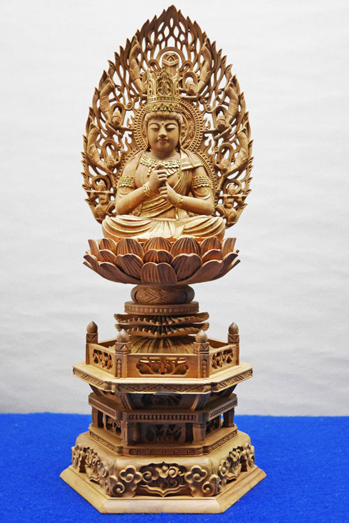 仏像 白檀 六角台座 大日如来 飛天光背 金泥書 ３．０寸 【真言宗】 木彫｜仏壇職人関工作所