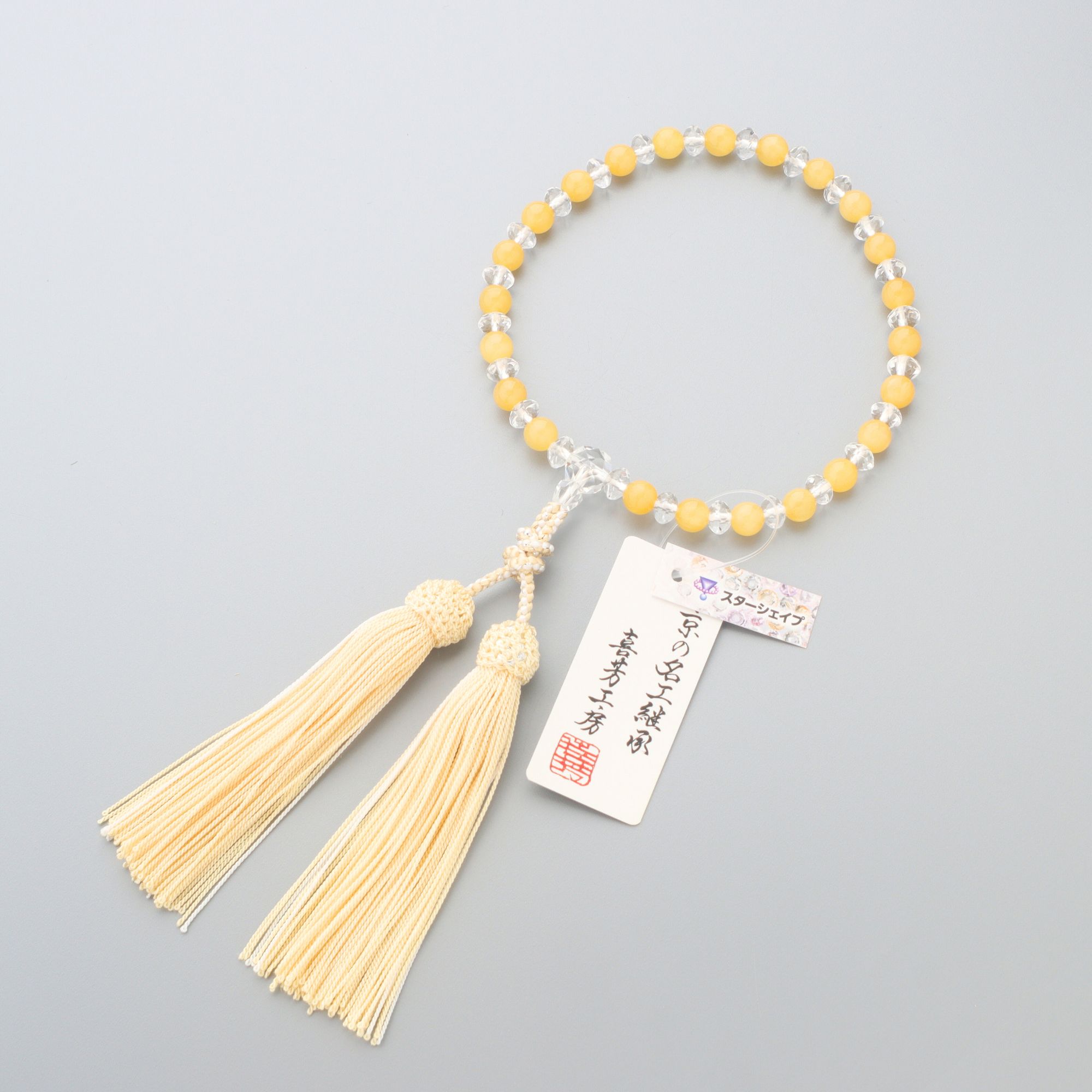 【10%OFFクーポン配布中】数珠 女性用 イエローオニキス7mm玉 水晶スターシェイプ交互仕立 正絹蛍房 京念珠 イエローオニキス7mm 水晶スターシェイプ 交互 クリームに白 葬儀 葬式 フォーマル レビューで180日保証|仏壇・仏具専門店 ぶつえいどう