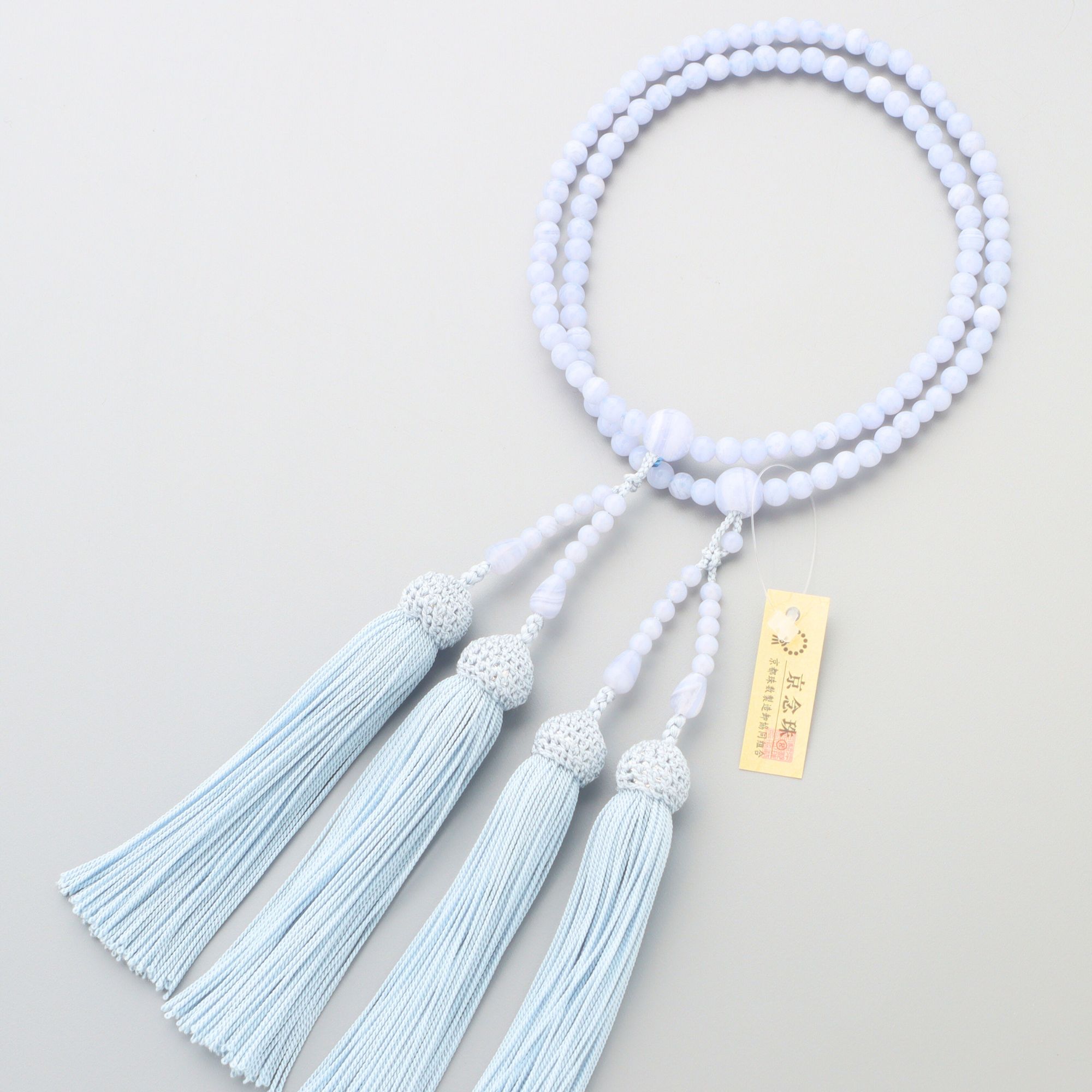 【10%OFFクーポン配布中】数珠 女性用 二連 ブルーレース瑪瑙 共仕立 正絹房 京念珠 ブルーレース瑪瑙5mm 葬儀 葬式 フォーマル レビューで180日保証 どこで買う｜仏壇・仏具専門店　ぶつえいどう