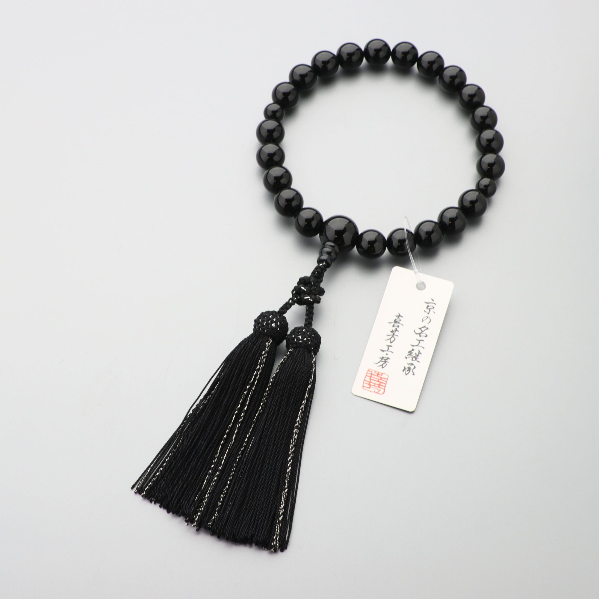 【10%OFFクーポン配布中】数珠 男性用 黒オニキス 22玉 共仕立 正絹黒銀河房 京念珠 正絹蛍房 黒に銀杢 葬儀 葬式 フォーマル レビューで180日保証 メンズ どこで買う|仏壇・仏具専門店 ぶつえいどう