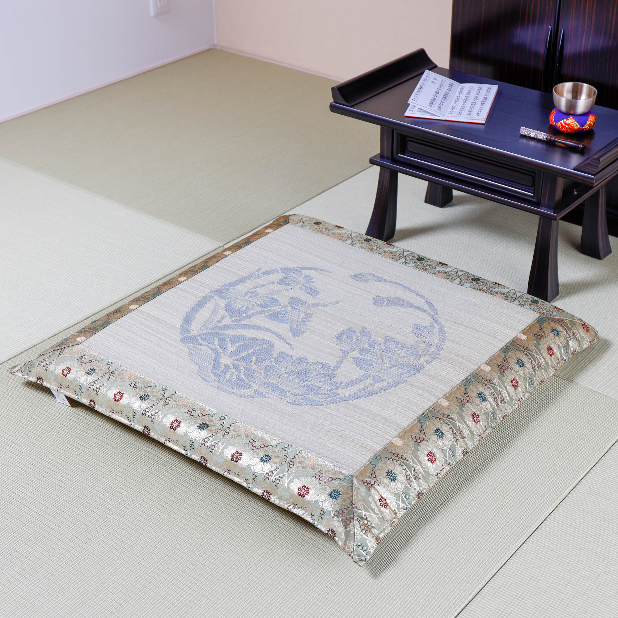 導師布団 Amazon｜【仏前座布団 金襴 赤 化繊綿入】[仏壇座布団 導師布団